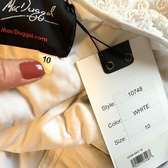 Mac Duggal High Neck Beaded Flutter Cap Sleeve Gown In White 10748 Size 10 New - Picture 12 of 13